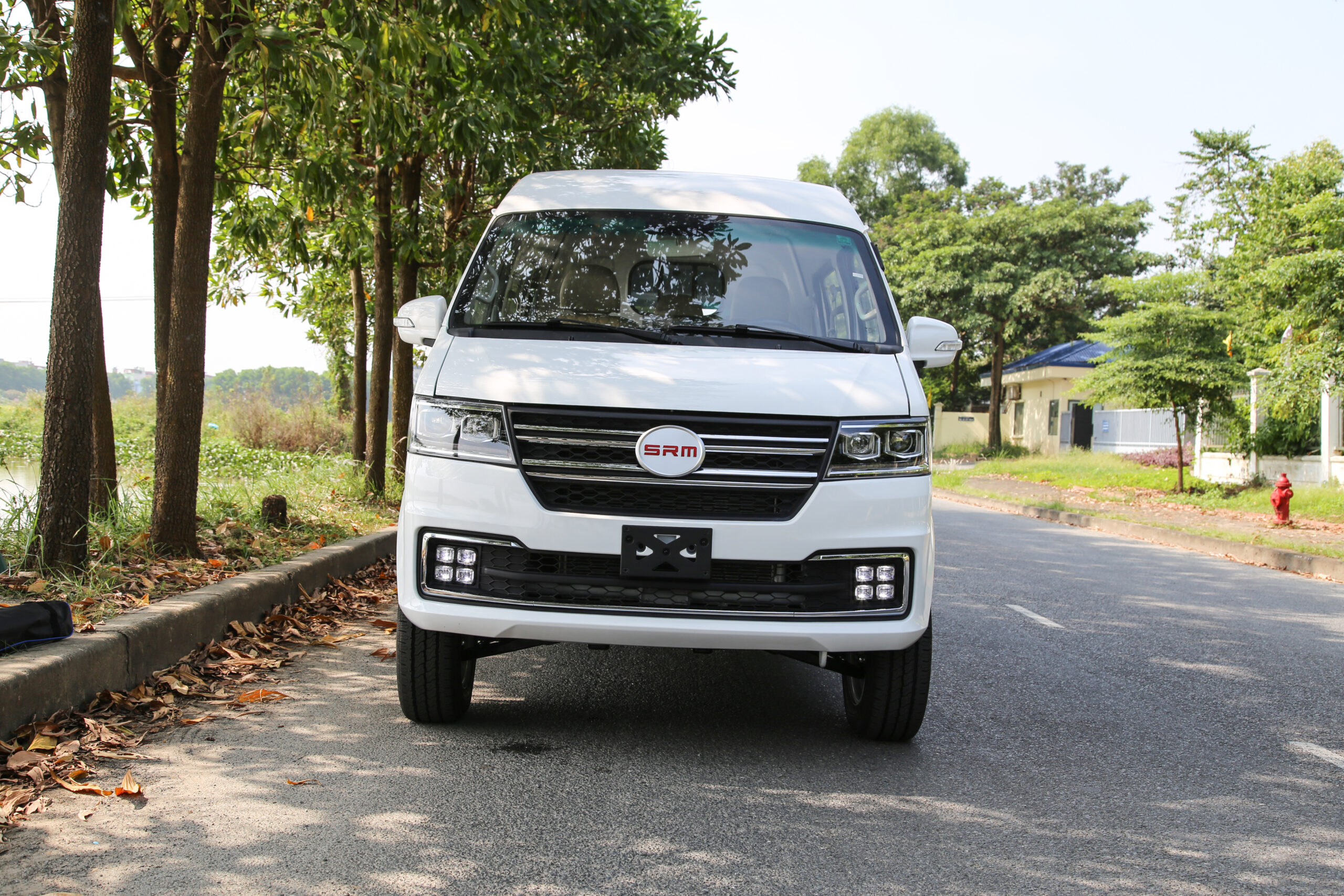 ngoại thất srm 868 5 chỗ